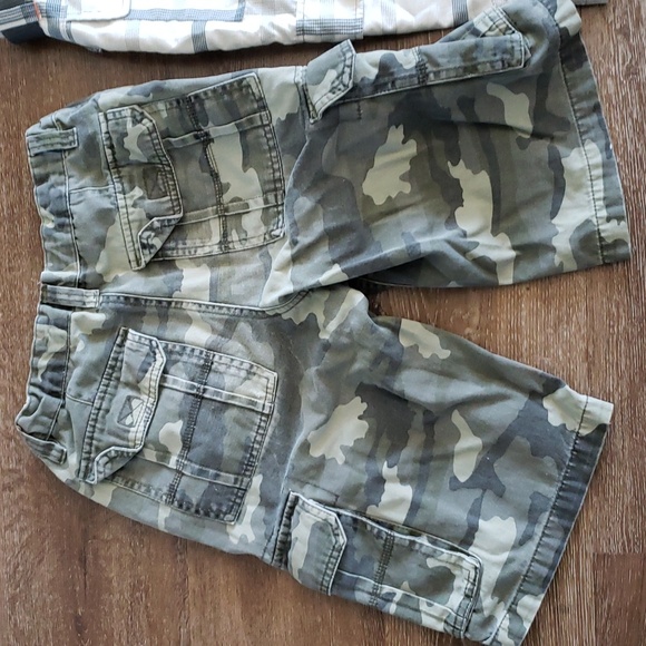 Two pairs sz 12 & 14 boys cargo shorts, Old Navy - Picture 7 of 8